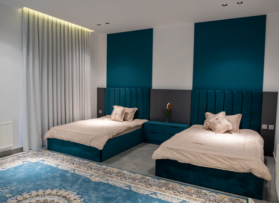 Gezellige gastenkamer met multifunctioneel design. Gezellige gastenkamer met multifunctioneel design.